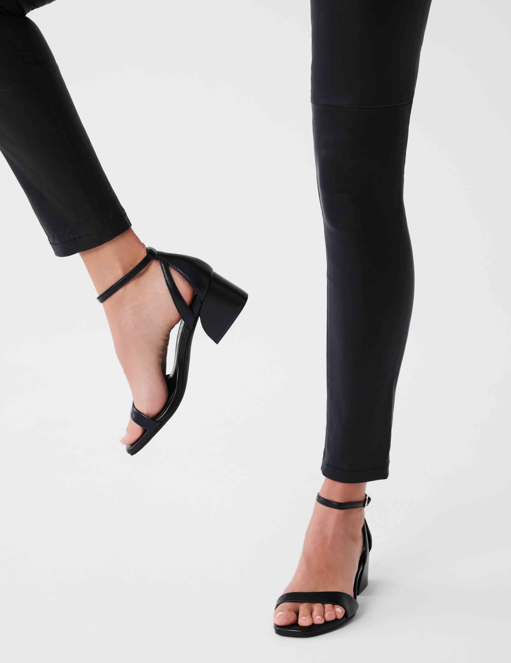 ak 2024 spring summer 27 mia mayra black smooth 0379 23524c5c c70f 4fb2 8639 8a25fd6504f5.jpg ak 2024 spring summer 27 mia mayra black smooth 0379 23524c5c c70f 4fb2 8639 8a25fd6504f5.jpg